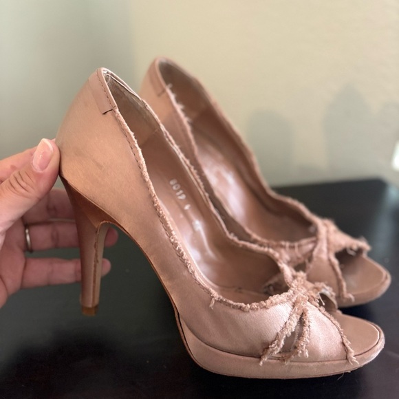 Pedro Garcia Satin Raws Edge Trim Heels size 36 Nude/Brown - Picture 1 of 3